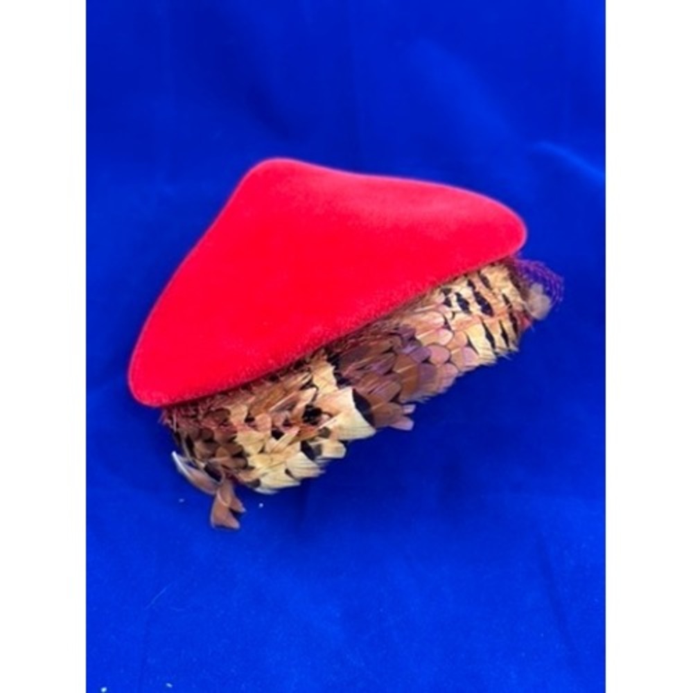 Vintage 50s Red Tilt Hat Feather Cocktail Fascinator Wool Felt Headpiece - Picture 7 of 10